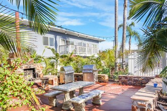 235 Pine Ave in Carlsbad, CA - Building Photo - Building Photo