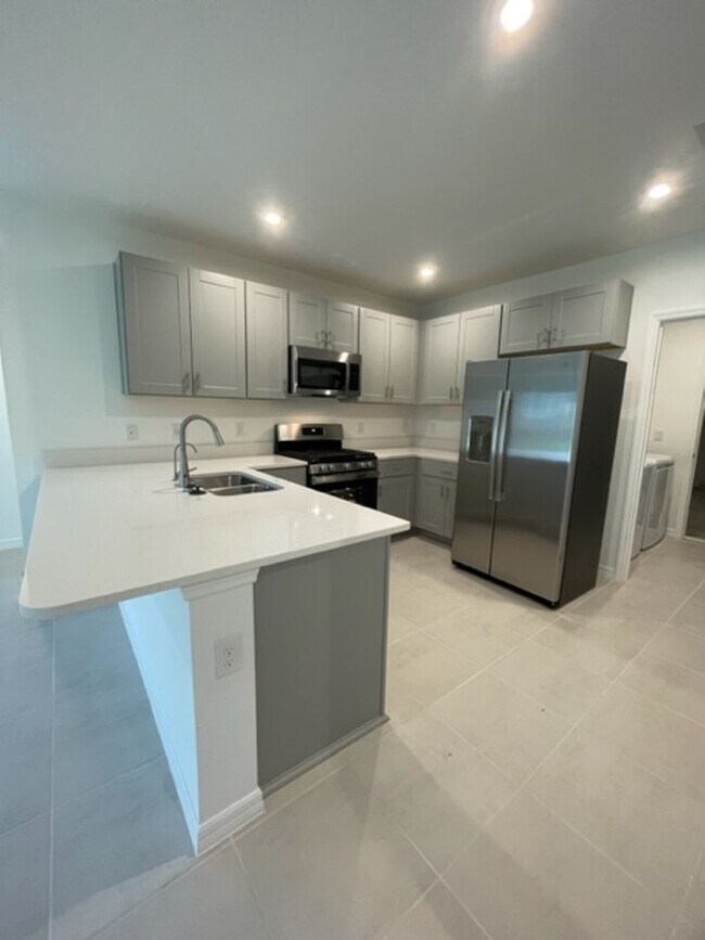 6313 Springmont Lp in Rubonia, FL - Building Photo - Building Photo