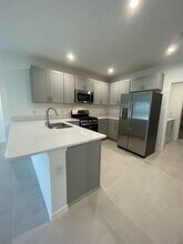 6313 Springmont Lp in Rubonia, FL - Building Photo - Building Photo