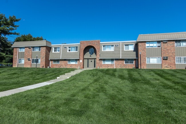 Aspen Falls Apartments in Fairless Hills, PA - Foto de edificio - Building Photo