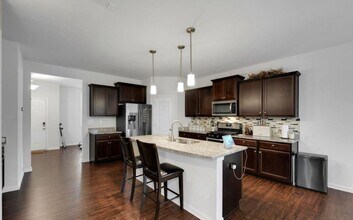 11812 Beacon Ct in Louisville, KY - Building Photo - Building Photo