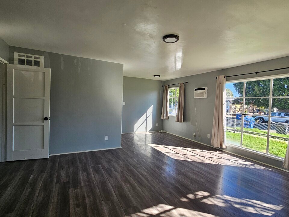 8775 Tilden Ave in Panorama City, CA - Building Photo