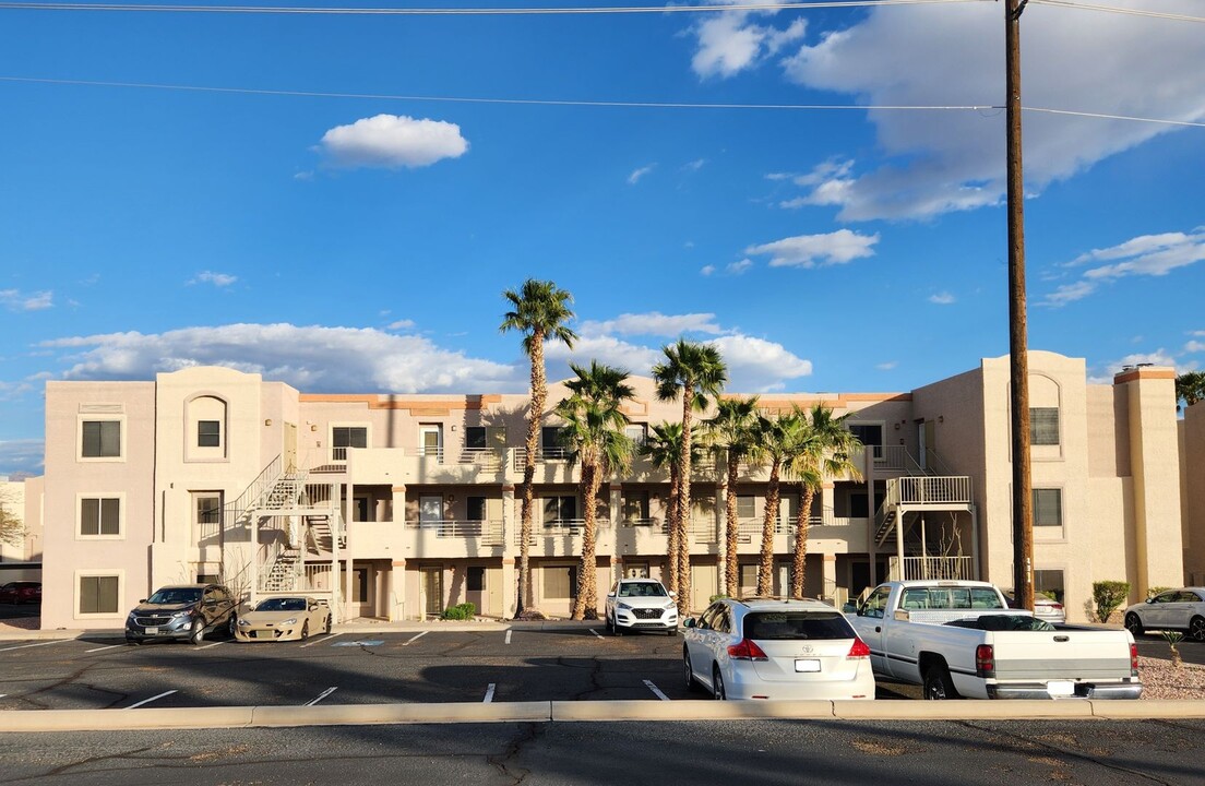 2060 Mesquite Ln in Laughlin, NV - Building Photo