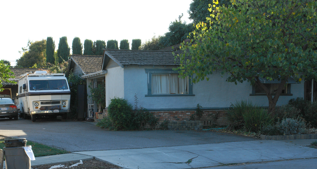 686-688 San Luisito Way in Sunnyvale, CA - Building Photo