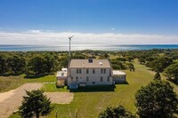 16 Allen Farm Rd in Chilmark, MA - Foto de edificio - Building Photo