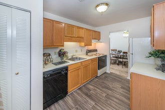 StoneBrook Apartments in Roanoke, VA - Foto de edificio - Building Photo