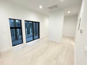 173 Maverick St, Unit 201 in Boston, MA - Building Photo - Building Photo