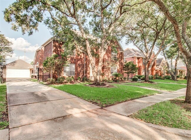 2735 Oakland Dr in Sugar Land, TX - Building Photo - Building Photo