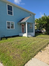 4305 Ave S, Unit B in Galveston, TX - Foto de edificio - Building Photo