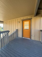 2233 Airport Rd in Ellensburg, WA - Building Photo - Building Photo