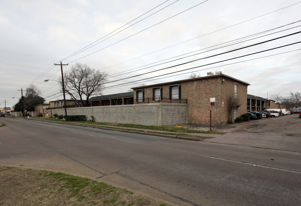 Oak Glen Apartments in Houston, TX - Building Photo