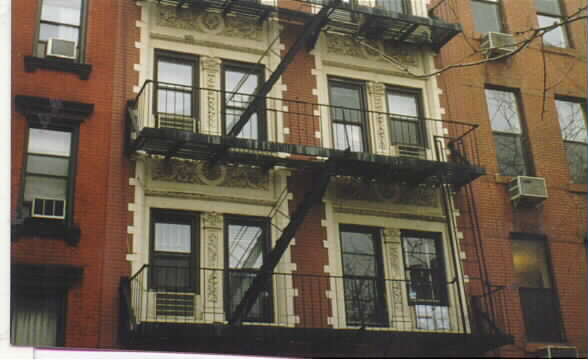 437 W 48th St in New York, NY - Foto de edificio - Building Photo