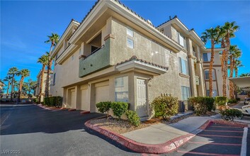 7189 S Durango Dr in Las Vegas, NV - Building Photo - Building Photo