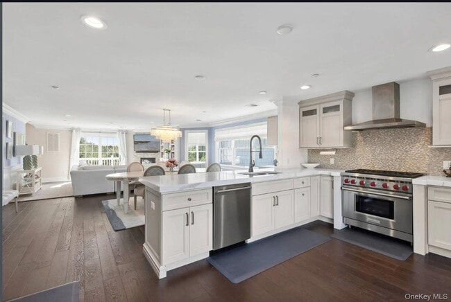 34 Village Green Dr in Southampton, NY - Building Photo - Building Photo