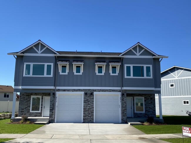 475 N Creative in Post Falls, ID - Foto de edificio - Building Photo