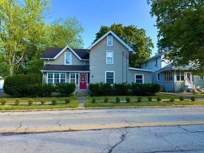 property at 18 E Salem St