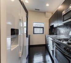 206-2F W Division St, Unit 2F in Chicago, IL - Building Photo