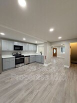 402 Rively Ave in Glenolden, PA - Building Photo