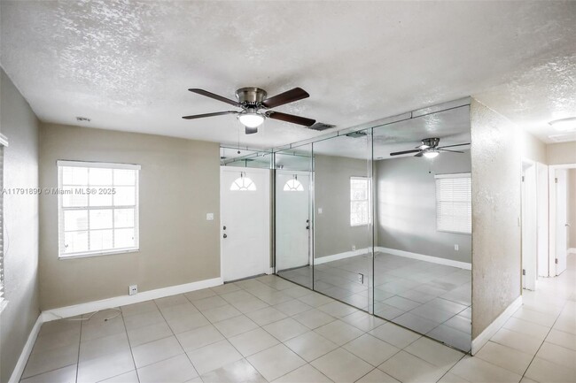16200 NW 17th Pl in Opa Locka, FL - Building Photo - Building Photo