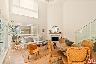 14 Reef St in Marina Del Rey, CA - Building Photo - Building Photo