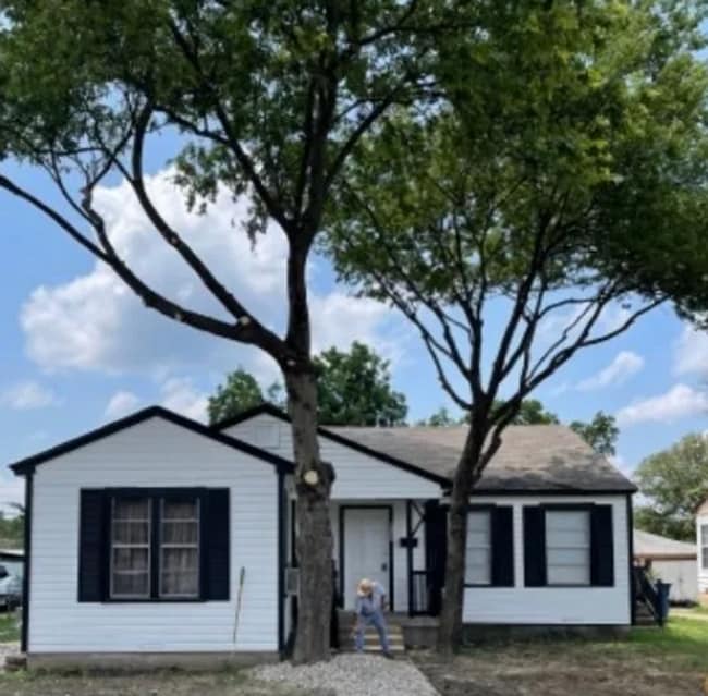 property at 6130 Howard Ave