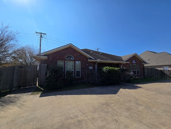 3830 Oldenburg Ln in College Station, TX - Building Photo - Building Photo