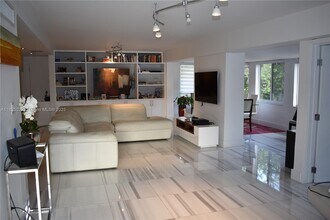 230 Sunrise Dr in Key Biscayne, FL - Building Photo - Building Photo