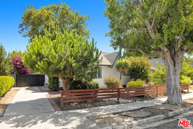 property at 352 Hargrave St