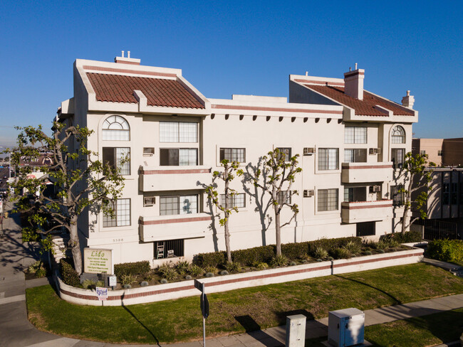 Lido Apartments - 3500 Mentone Ave in Los Angeles, CA - Foto de edificio - Building Photo