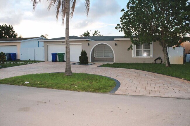 8457 Sheraton Dr in Miramar, FL - Building Photo - Building Photo