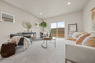 21169 SE Golden Market Ln in Bend, OR - Foto de edificio - Building Photo