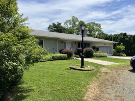 215 Leon Rd in Southold, NY - Building Photo