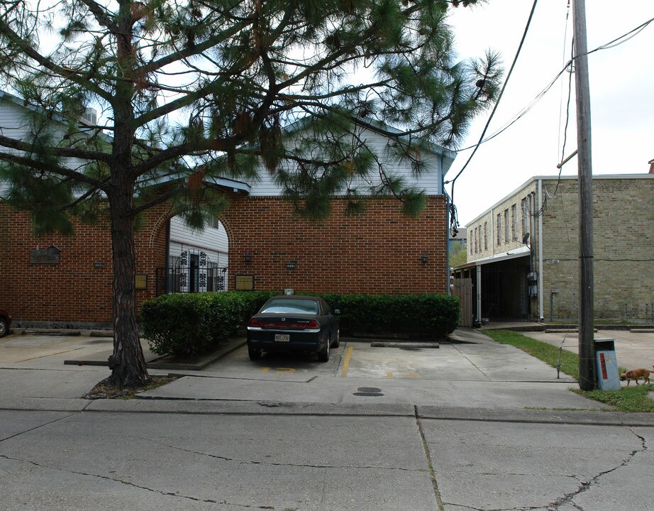 2212 Houma Blvd in Metairie, LA - Building Photo