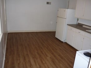 611 N Water St, Unit #4 in Sparta, WI - Building Photo - Building Photo