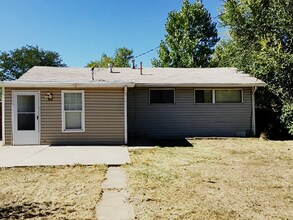 1030 Macon St in Aurora, CO - Building Photo - Building Photo