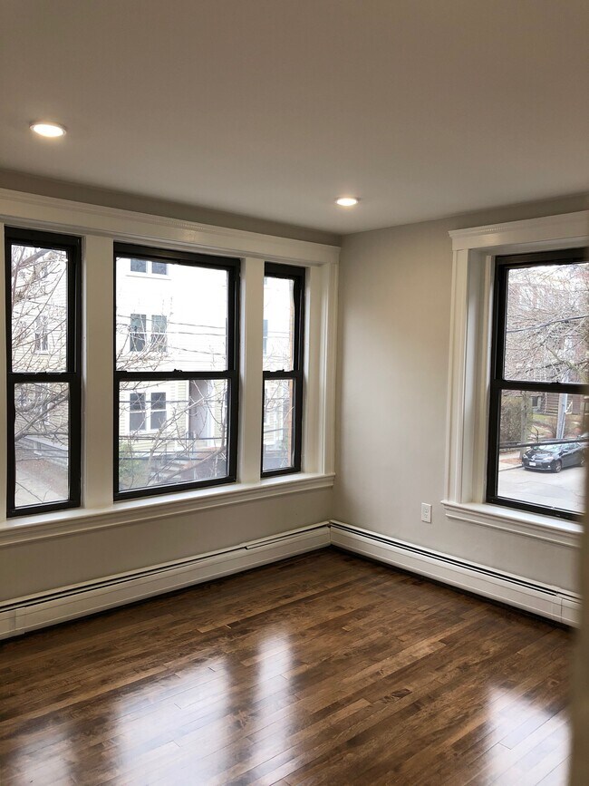 9 Upland Rd, Unit 3 in Cambridge, MA - Building Photo - Building Photo