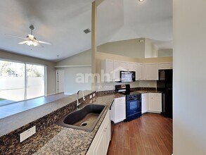 1403 22nd Ave W in Palmetto, FL - Foto de edificio - Building Photo