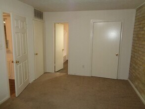 701 Foster Dr in Conroe, TX - Building Photo - Building Photo