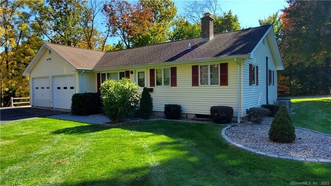 32 Fernridge Rd in West Hartford, CT - Building Photo - Building Photo