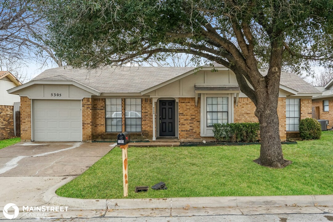 5305 Virburnum Ct in Arlington, TX - Building Photo