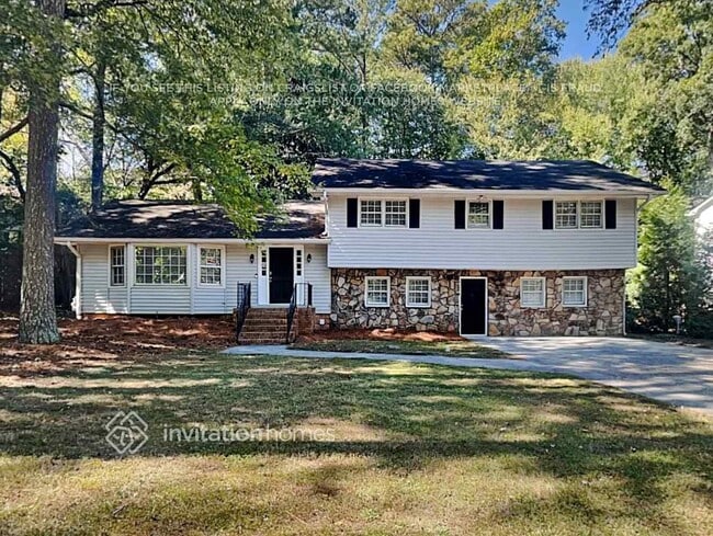 property at 2571 Riverglenn Cir