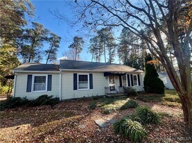 645 Rappahannock Dr in White Stone, VA - Building Photo