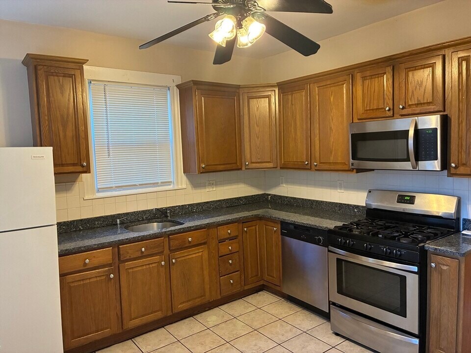 71 W Selden St in Boston, MA - Building Photo