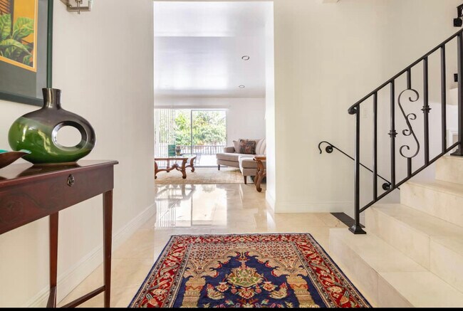 9811 SW 96th St in Miami, FL - Foto de edificio - Building Photo