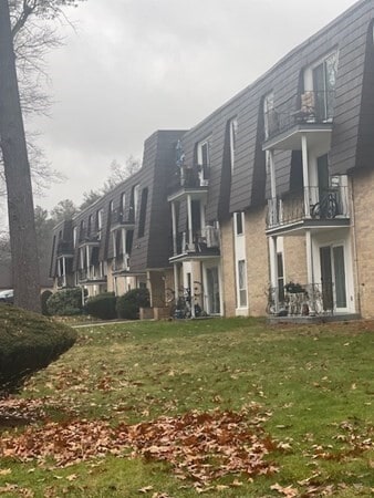 11 Shadowbrook Ln, Unit 8 in Milford, MA - Building Photo - Building Photo