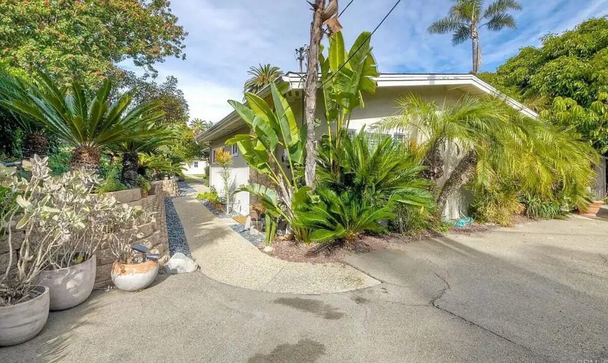 146 W Glaucus St in Encinitas, CA - Building Photo