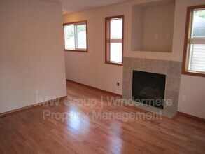 12721 35th Ave NE in Seattle, WA - Building Photo - Building Photo