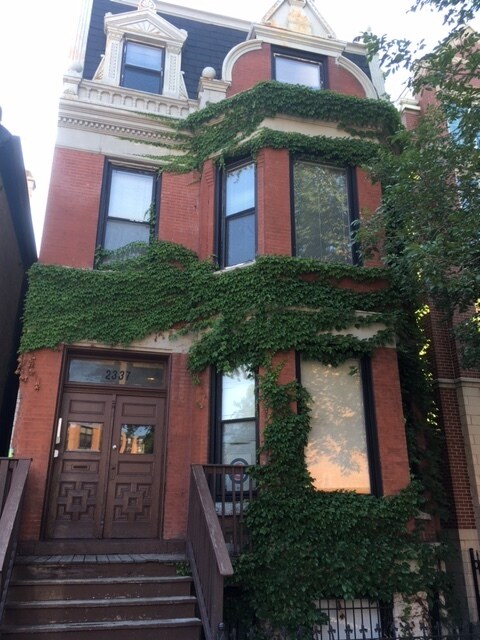 2337 N Bosworth Ave in Chicago, IL - Building Photo