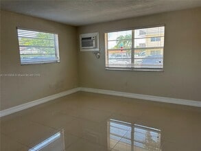 543 SW 37th Ave in Miami, FL - Building Photo - Building Photo