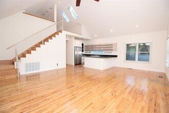 604 W Annie St in Austin, TX - Building Photo - Building Photo